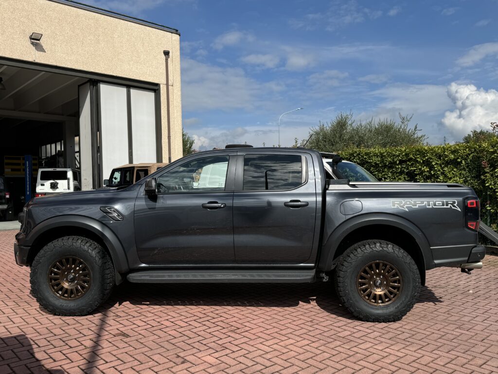 allestimento omologazione Ford Ranger Raptor pneumatici maggiorati 2