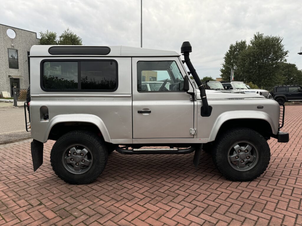 Allestimento trasformazione omologazione Land Rove Defender 1