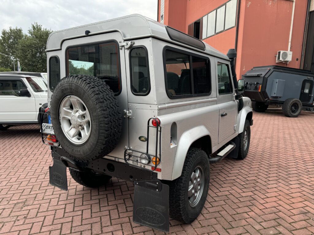 Allestimento trasformazione omologazione Land Rove Defender 2