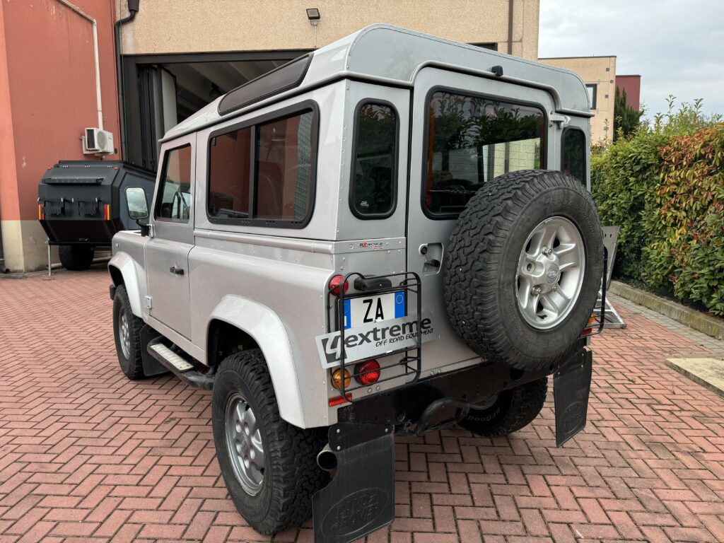 Allestimento trasformazione omologazione Land Rove Defender 3