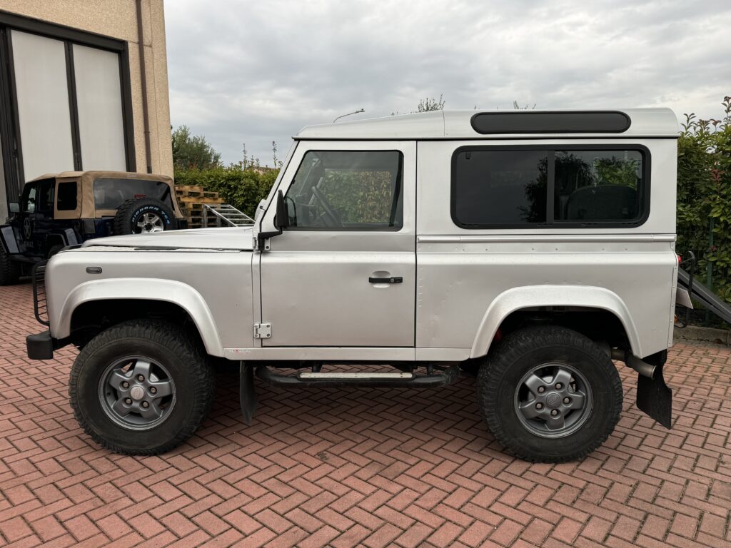 Allestimento trasformazione omologazione Land Rove Defender 4